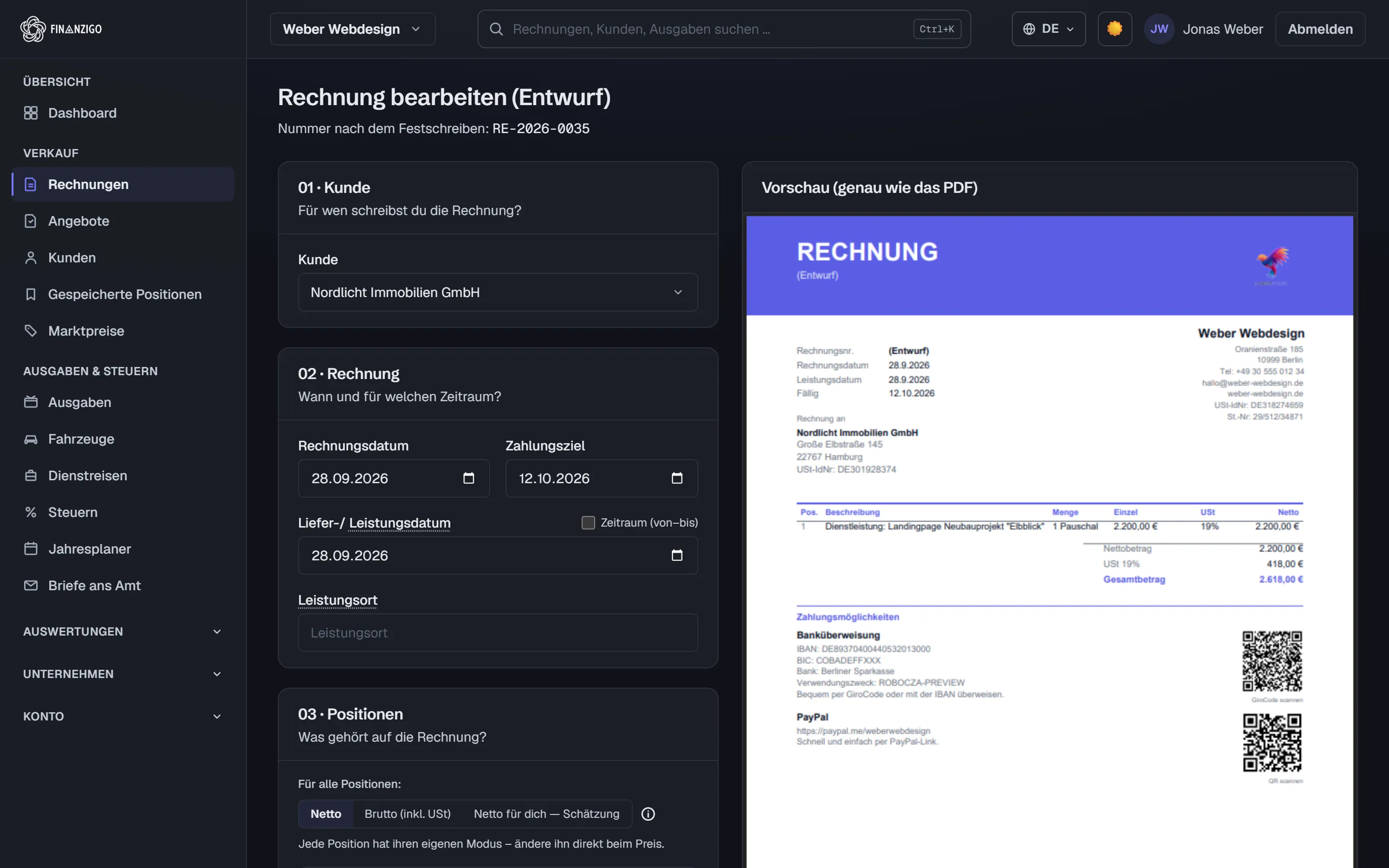 Rechnungseditor in Finanzigo: Positionen mit Nettopreis und Umsatzsteuersatz, daneben die Vorschau des fertigen PDFs